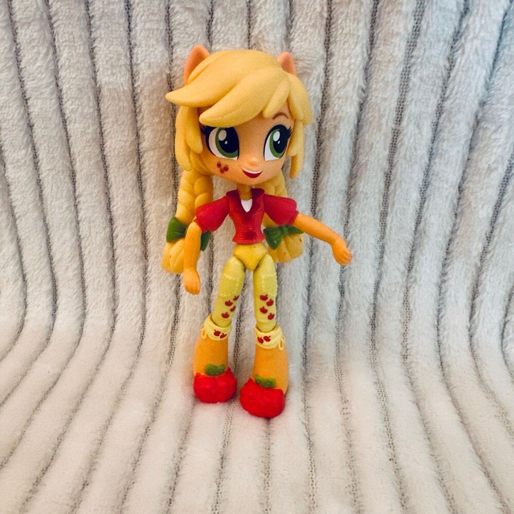 MLP My Little Pony Equestria Girls Minis Applejack Slumber Party- Figure Only
